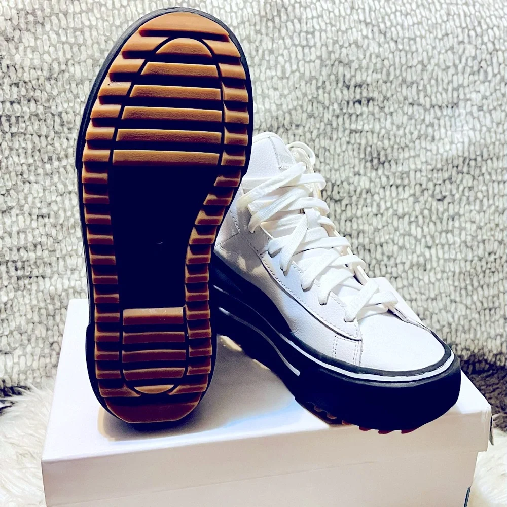 Woman’s Puma Platforms - Picture 8 of 12